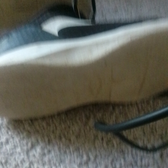 Shoes - Picture 3 of 4